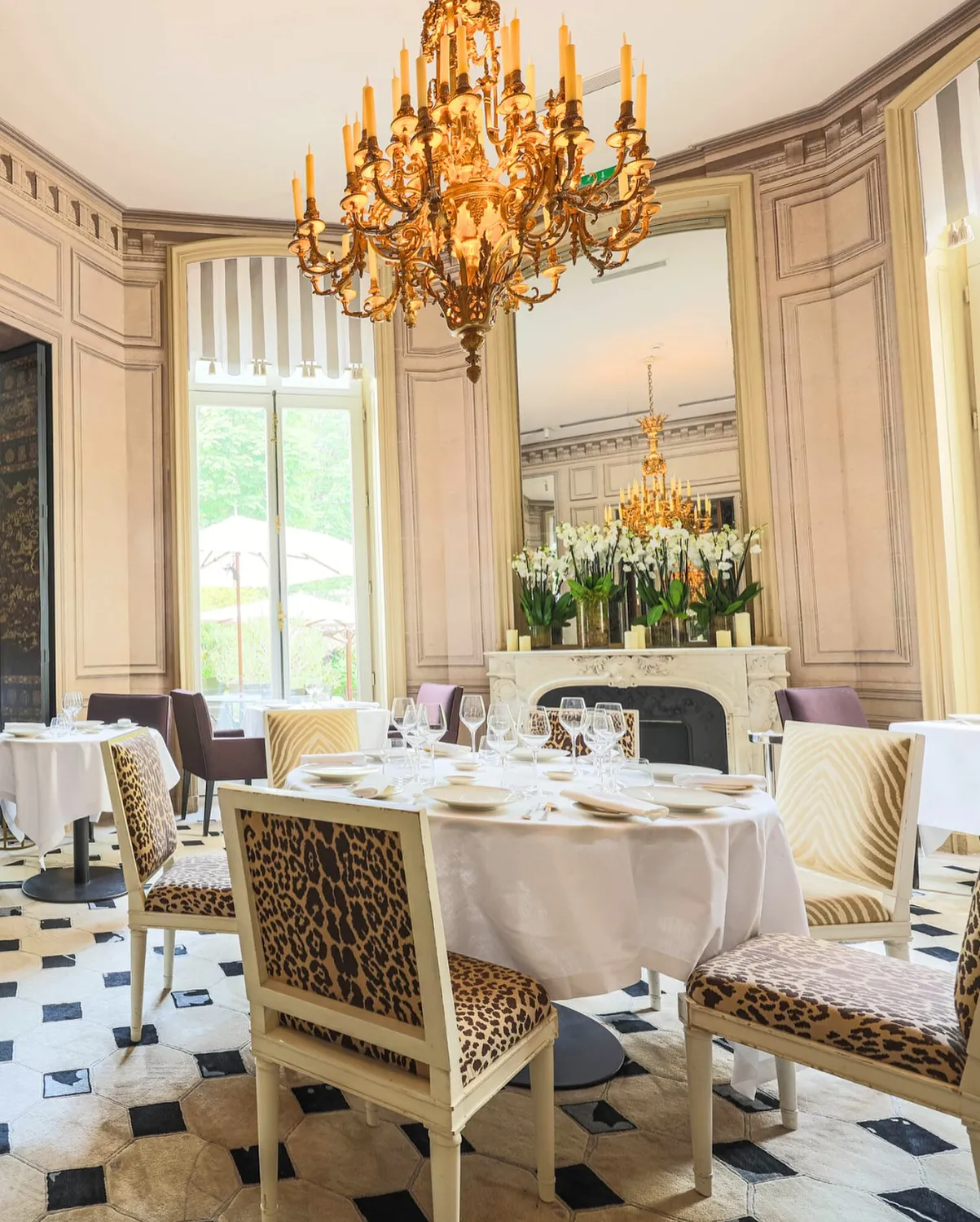 Reservation at APICIUS restaurant - Paris