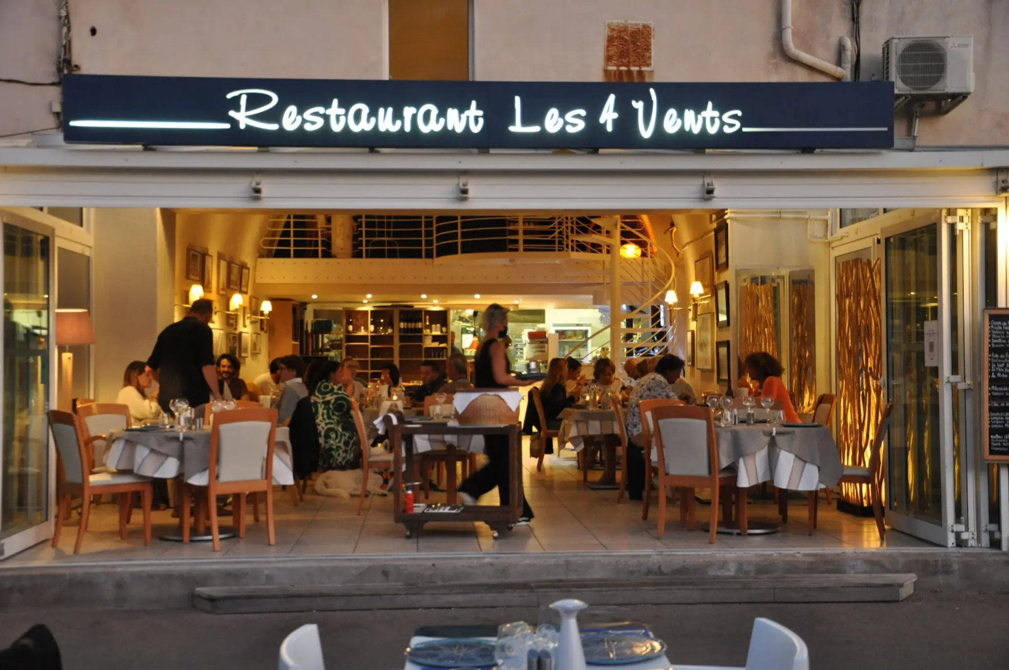 LES QUATRE VENTS