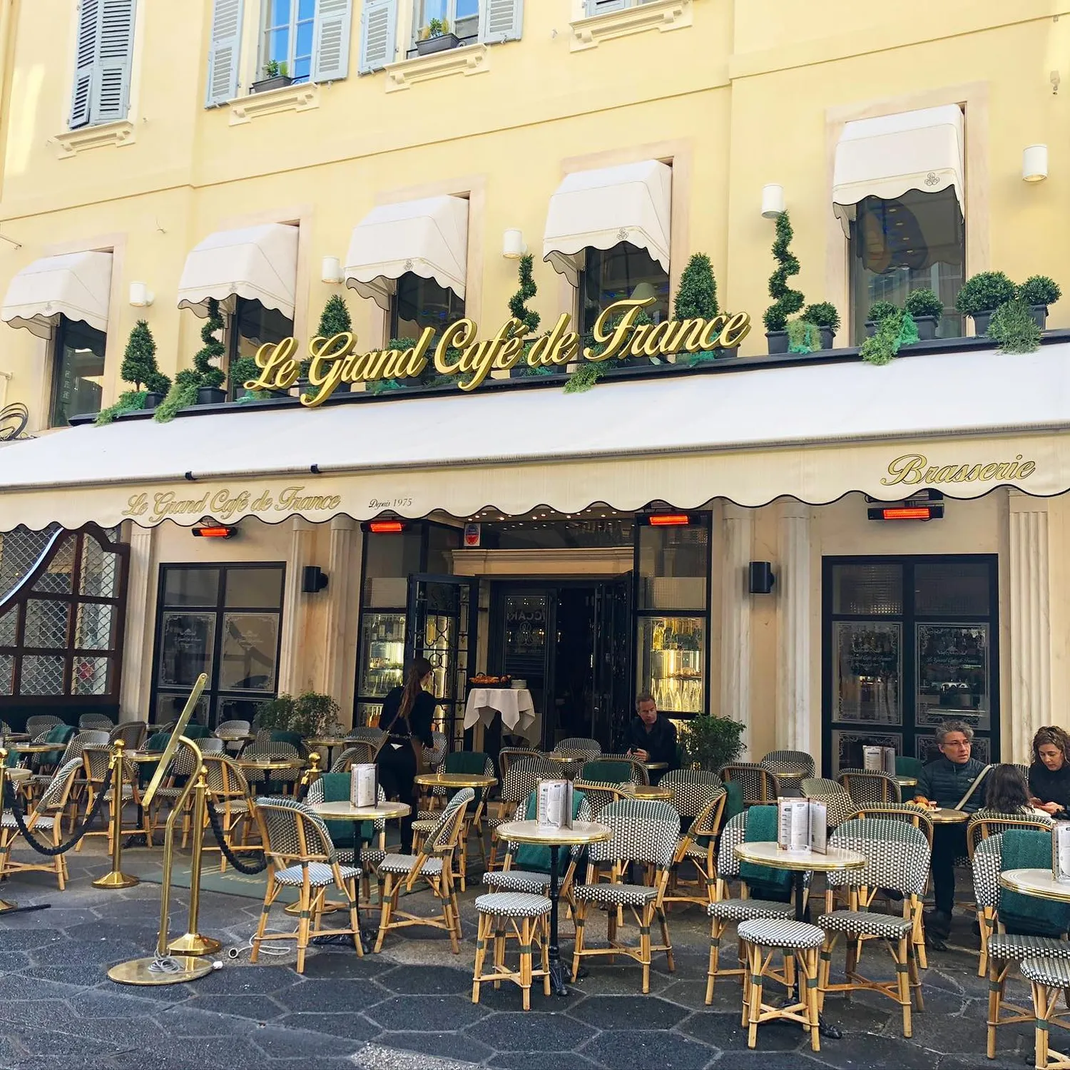 LE GRAND CAFE