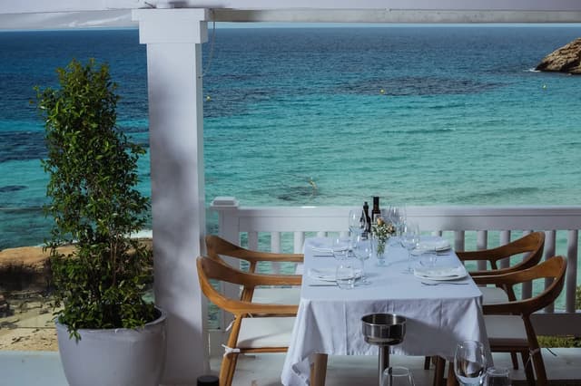 COTTON BEACH CLUB