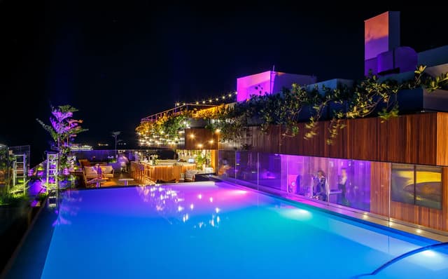 ISABEL LOUNGE