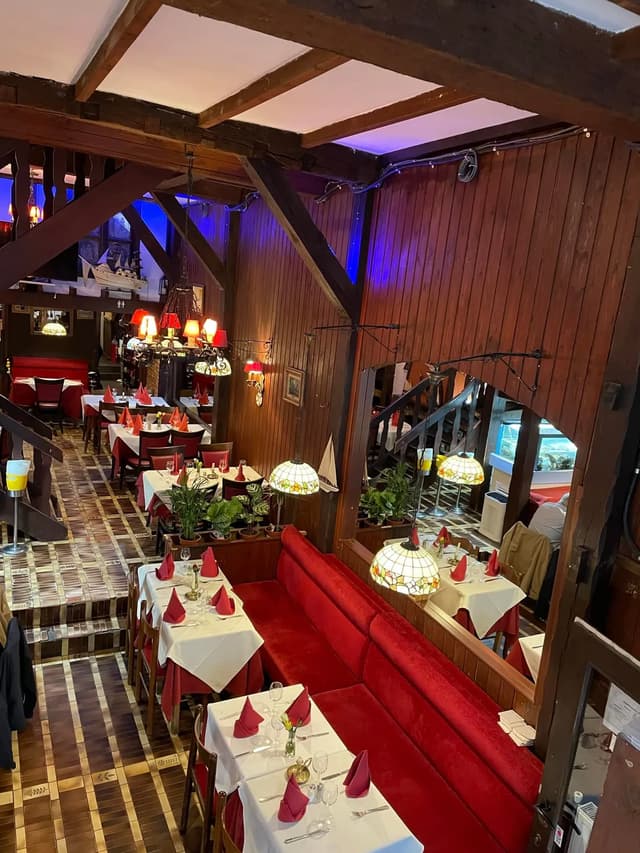 THE LOBSTER HOUSE