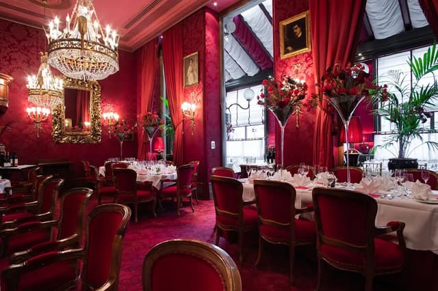 ROTE BAR