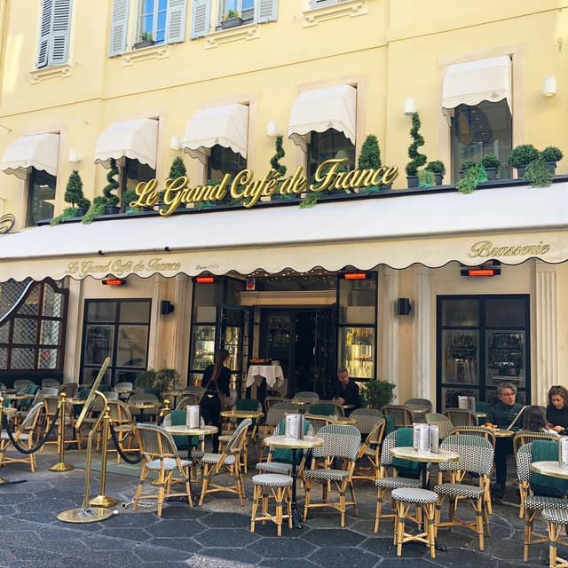 LE GRAND CAFE